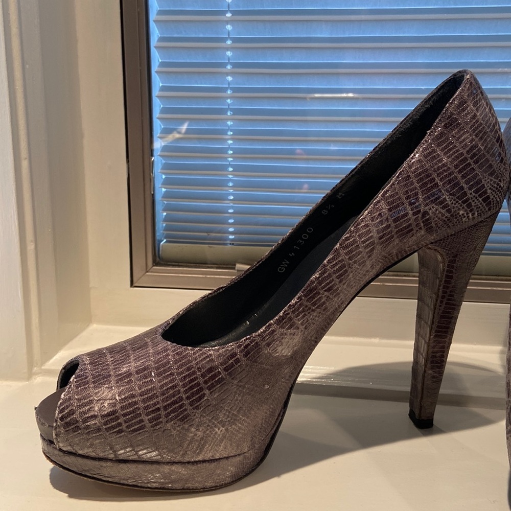 Stuart Weitzman grey embossed peep toe platform pumps. Worn. Size 8.5